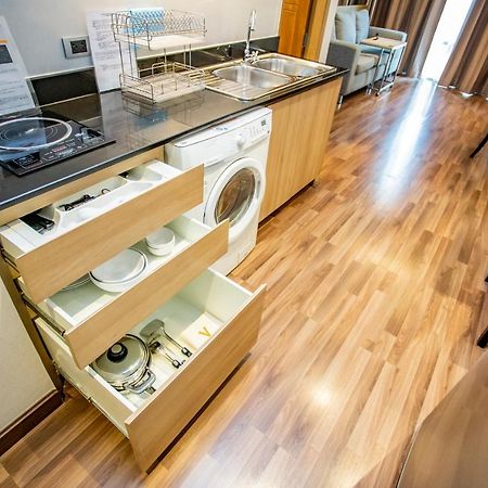 V Residence Bangkok Luaran gambar