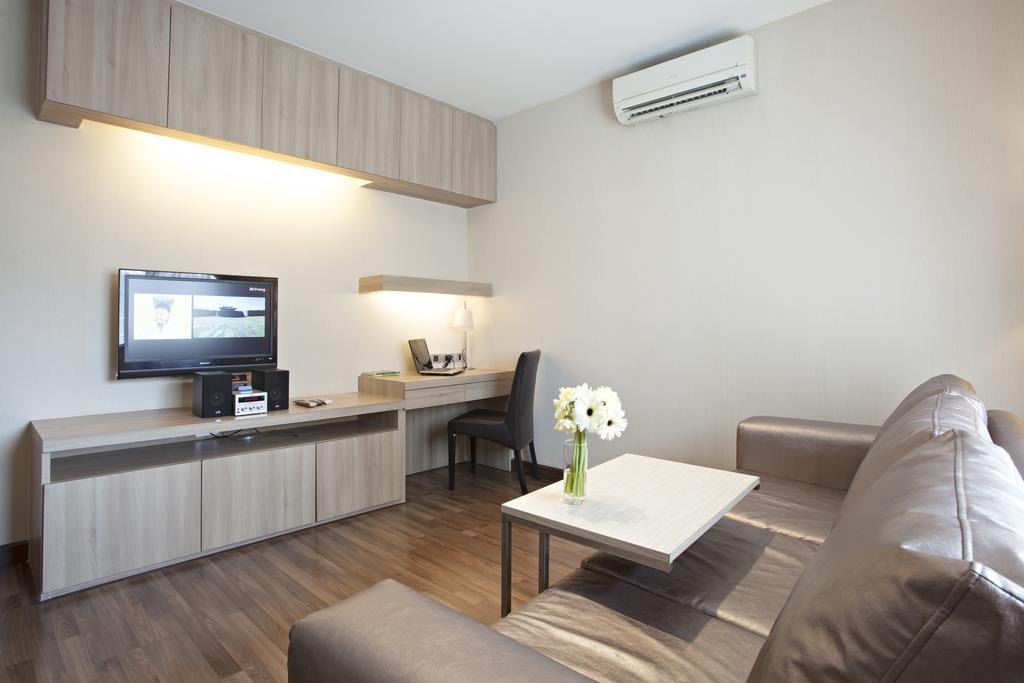 V Residence Bangkok Luaran gambar