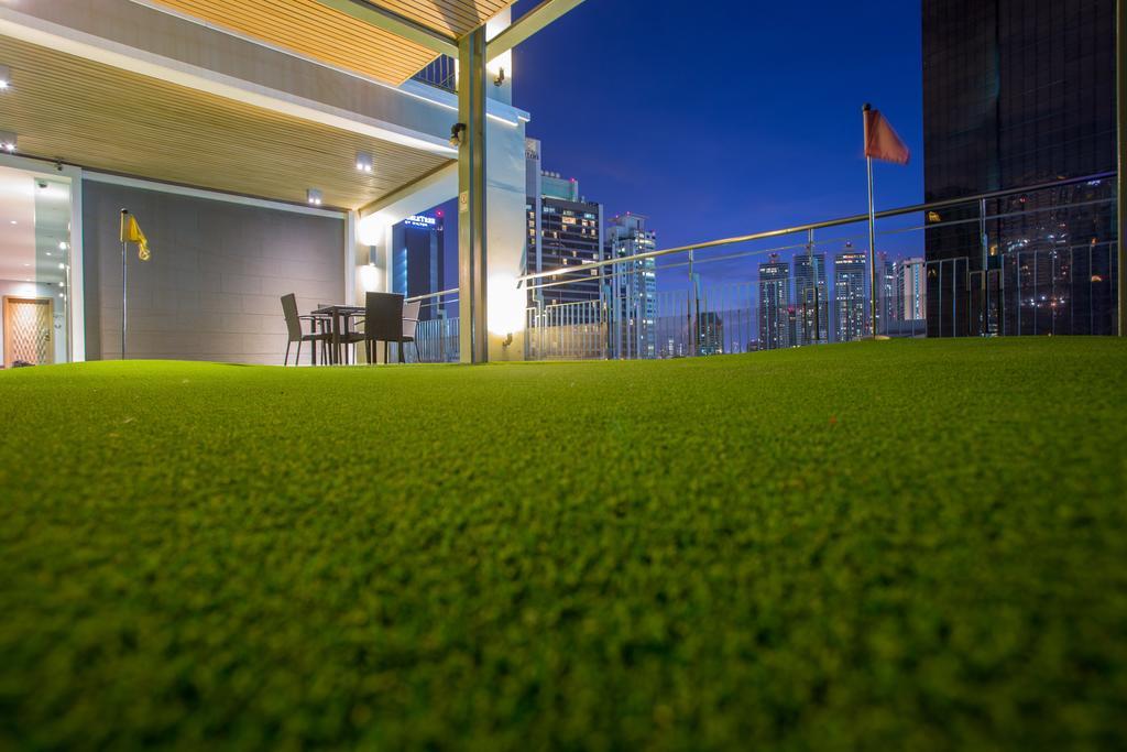 V Residence Bangkok Luaran gambar