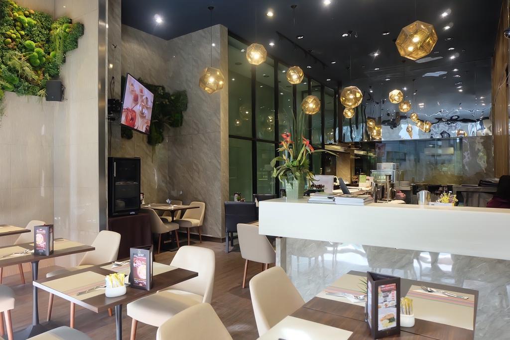 V Residence Bangkok Luaran gambar
