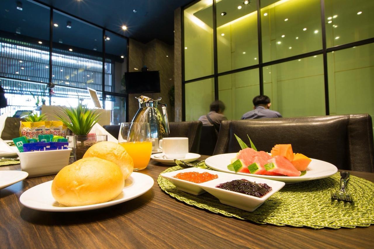V Residence Bangkok Luaran gambar