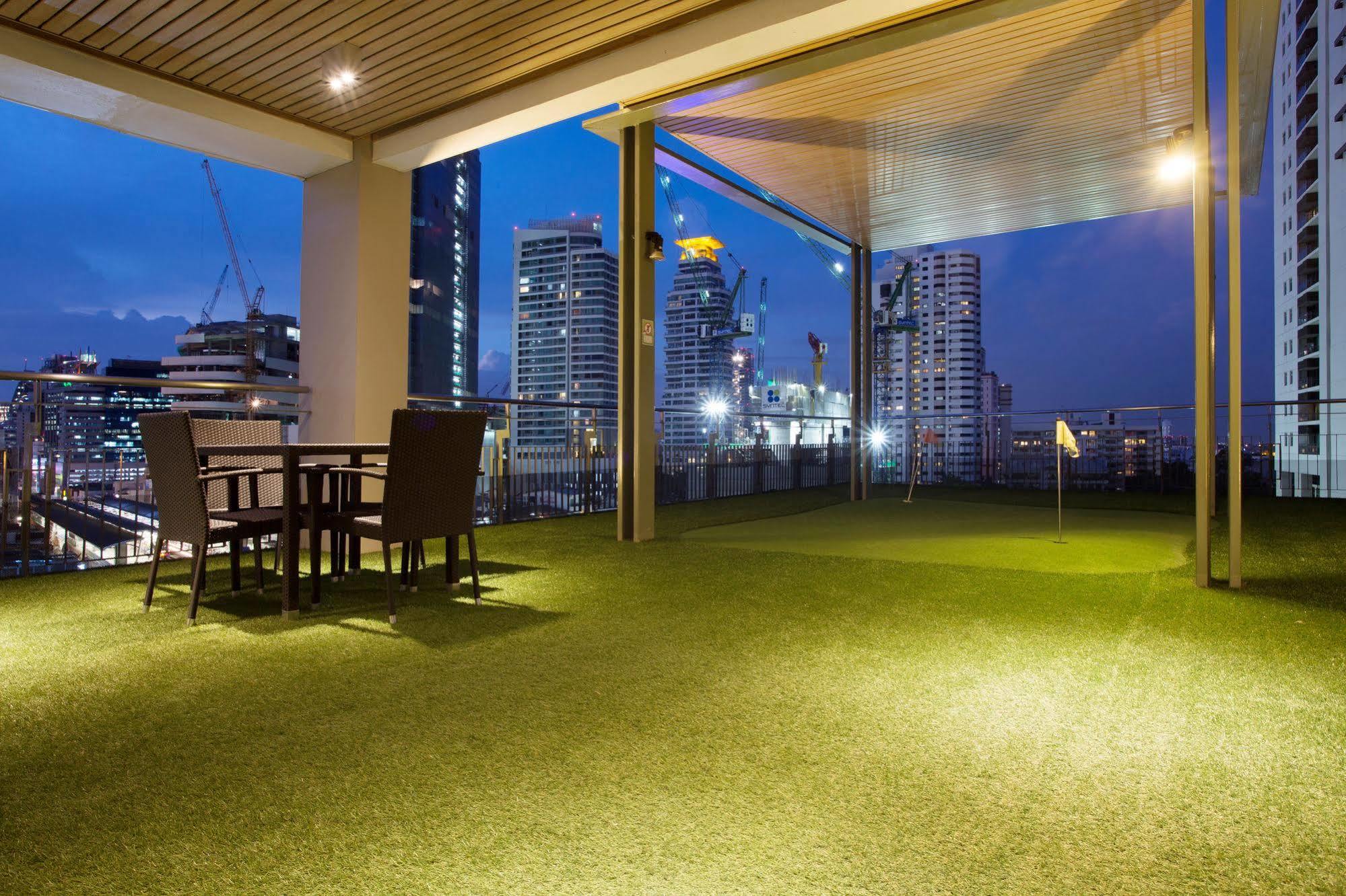 V Residence Bangkok Luaran gambar