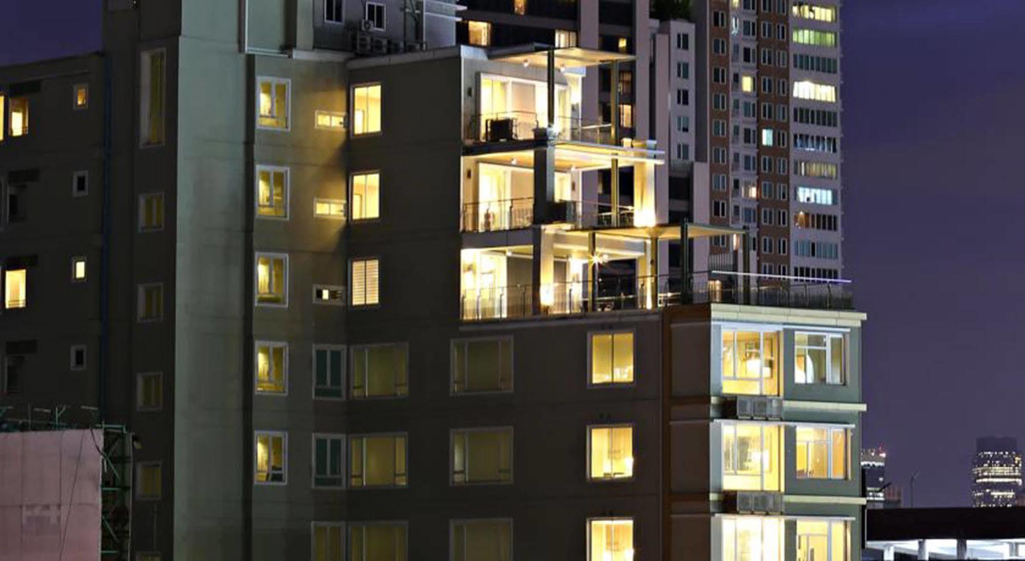 V Residence Bangkok Luaran gambar