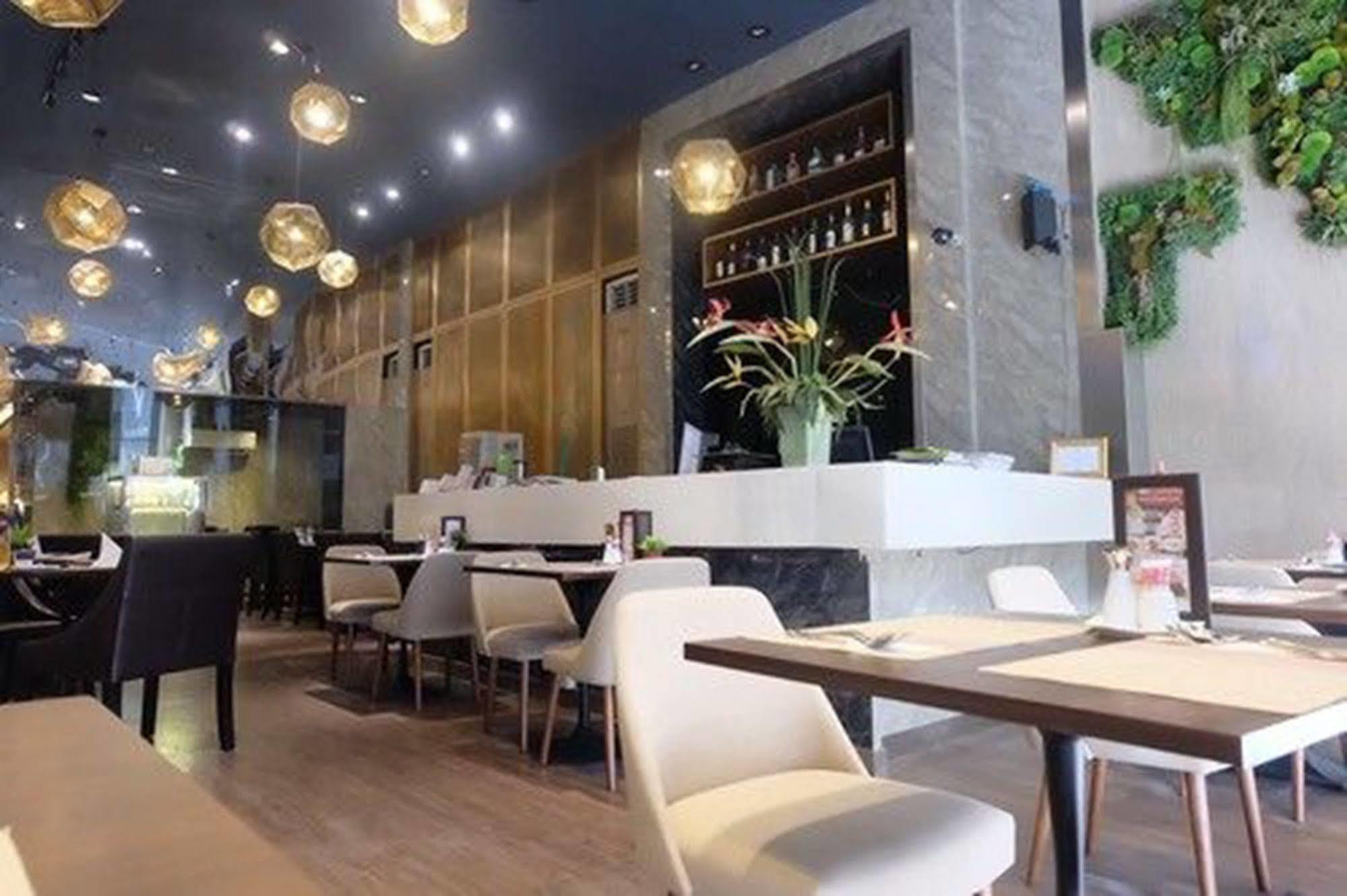 V Residence Bangkok Luaran gambar