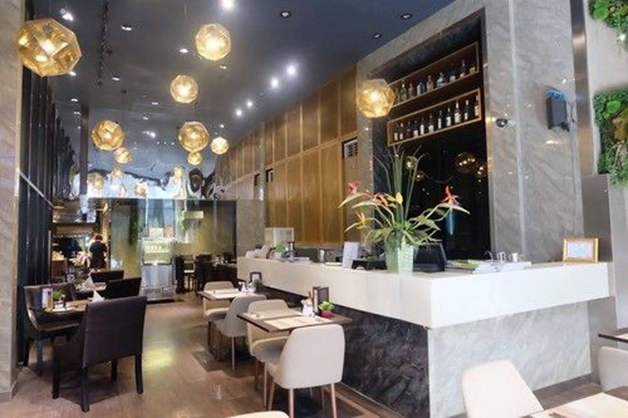 V Residence Bangkok Luaran gambar