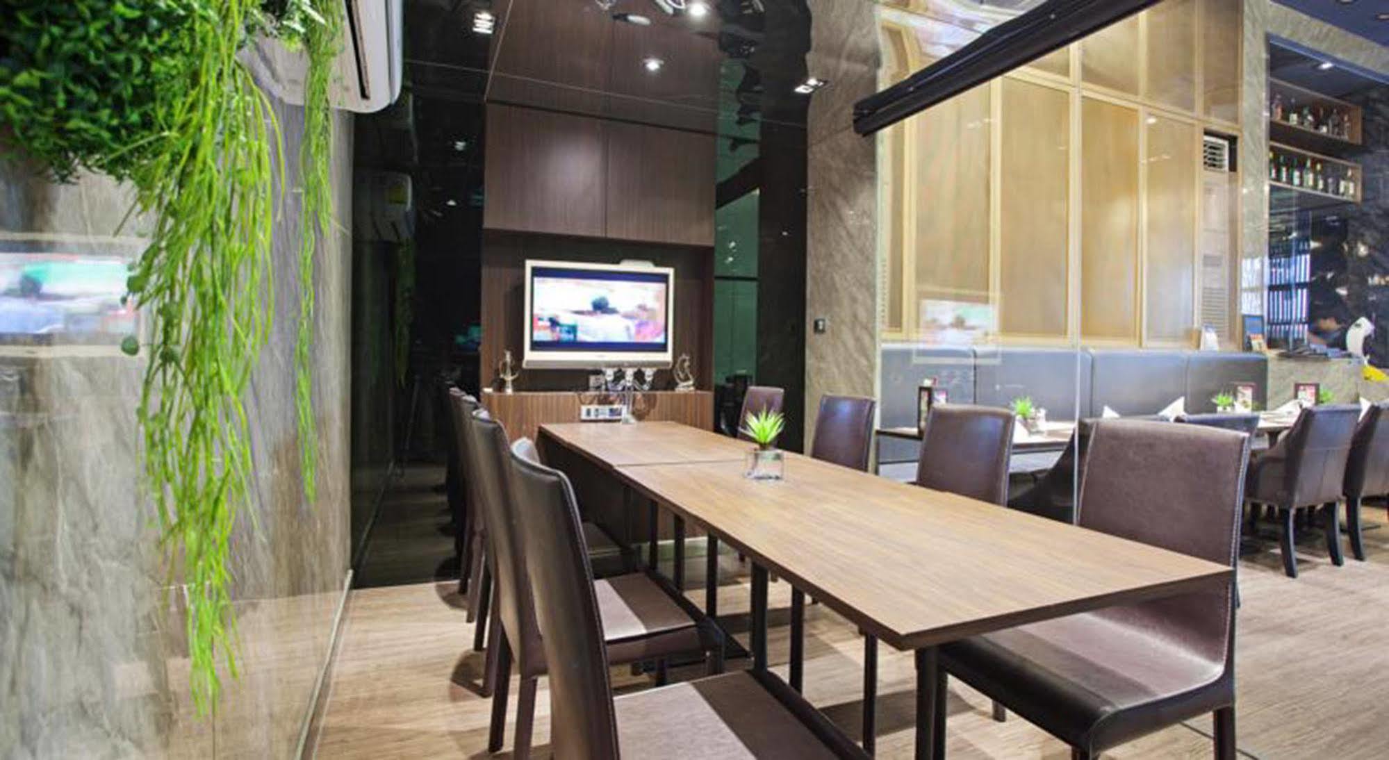V Residence Bangkok Luaran gambar