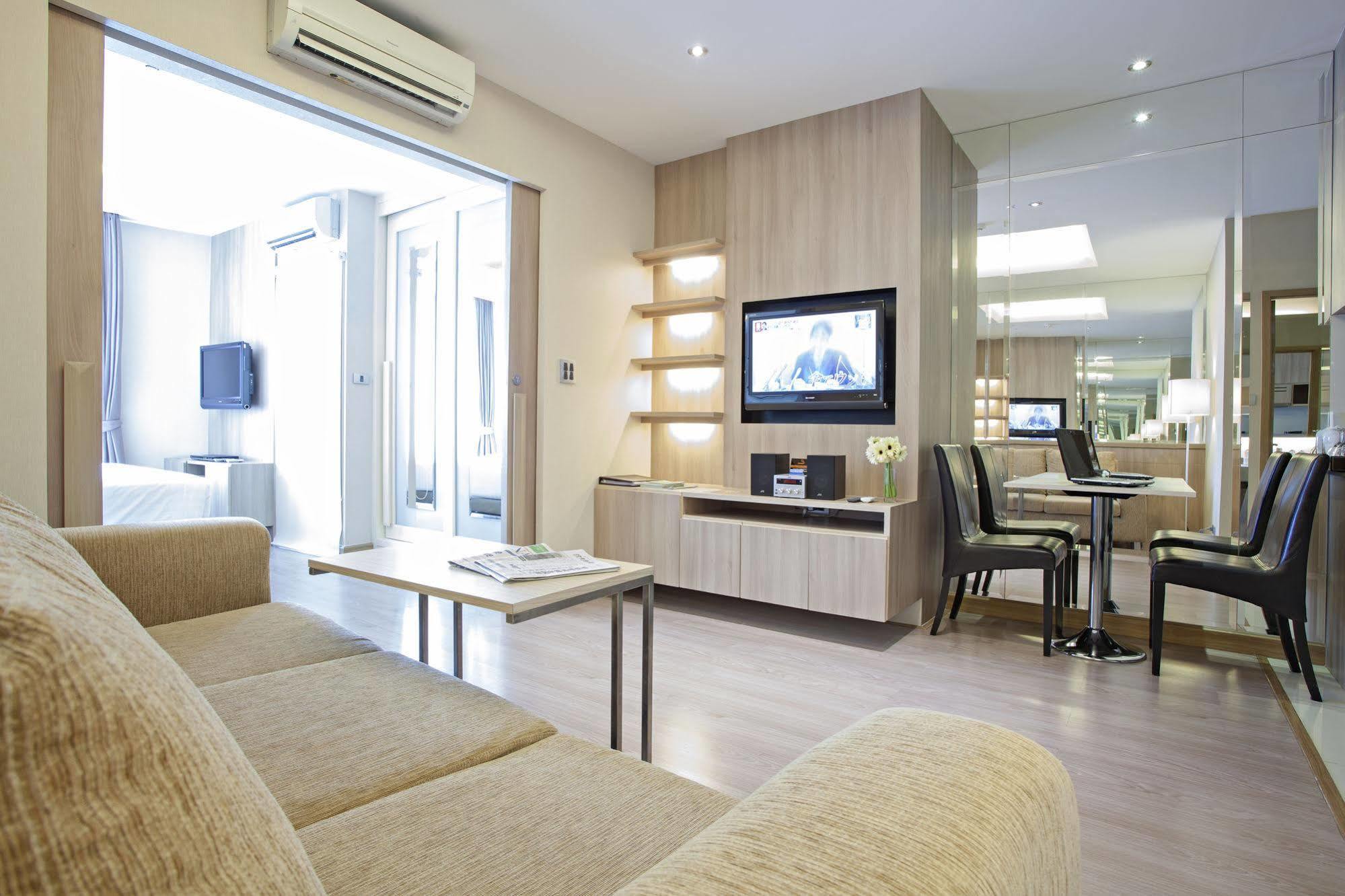 V Residence Bangkok Luaran gambar