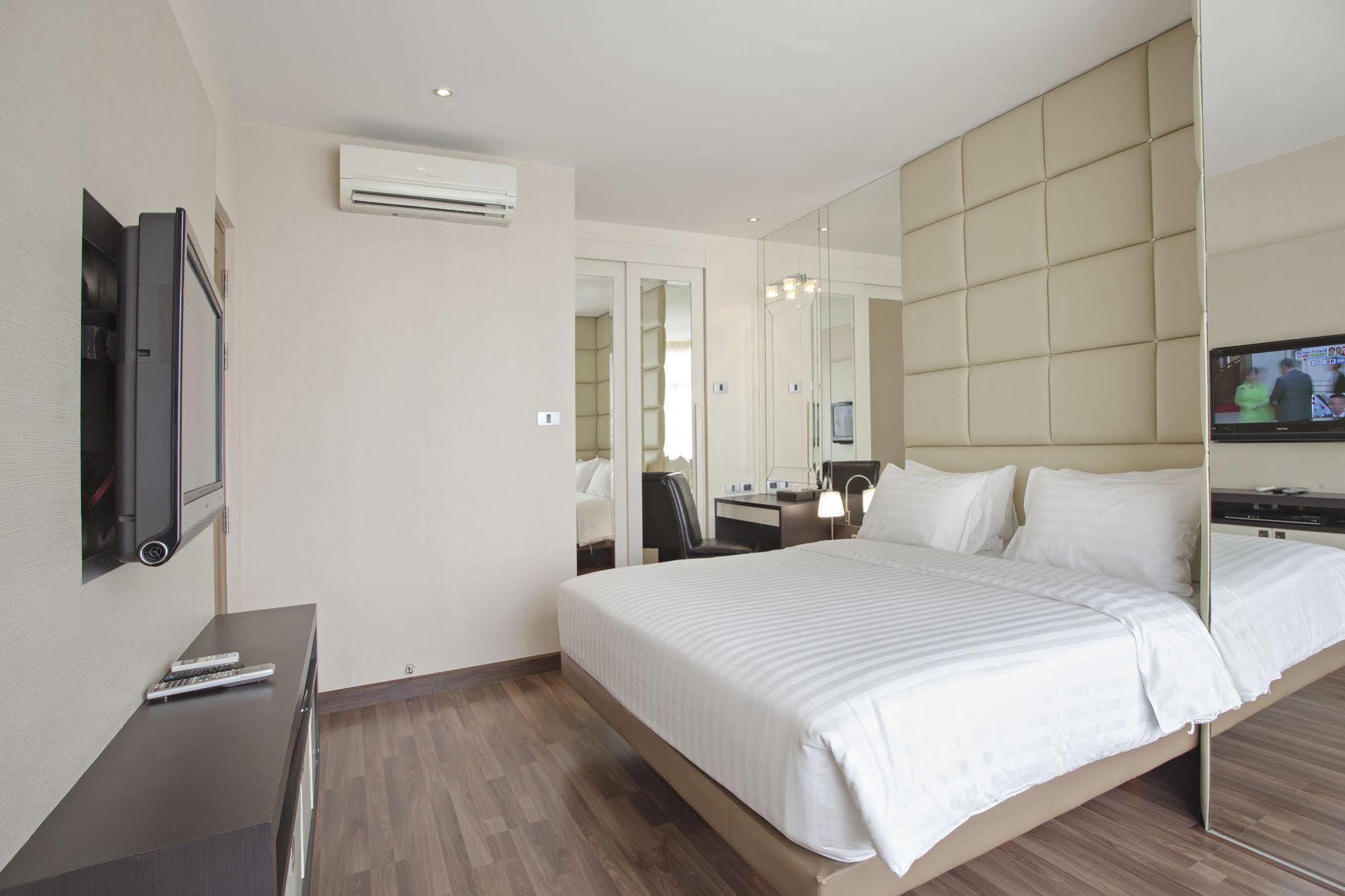 V Residence Bangkok Luaran gambar