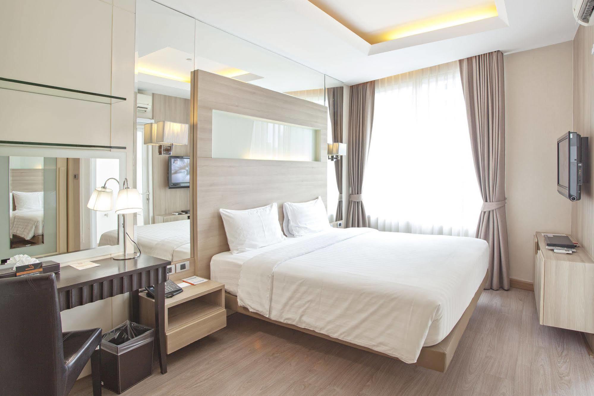 V Residence Bangkok Luaran gambar