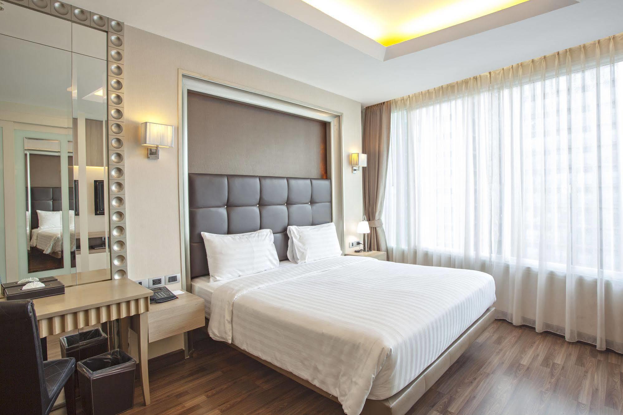 V Residence Bangkok Luaran gambar