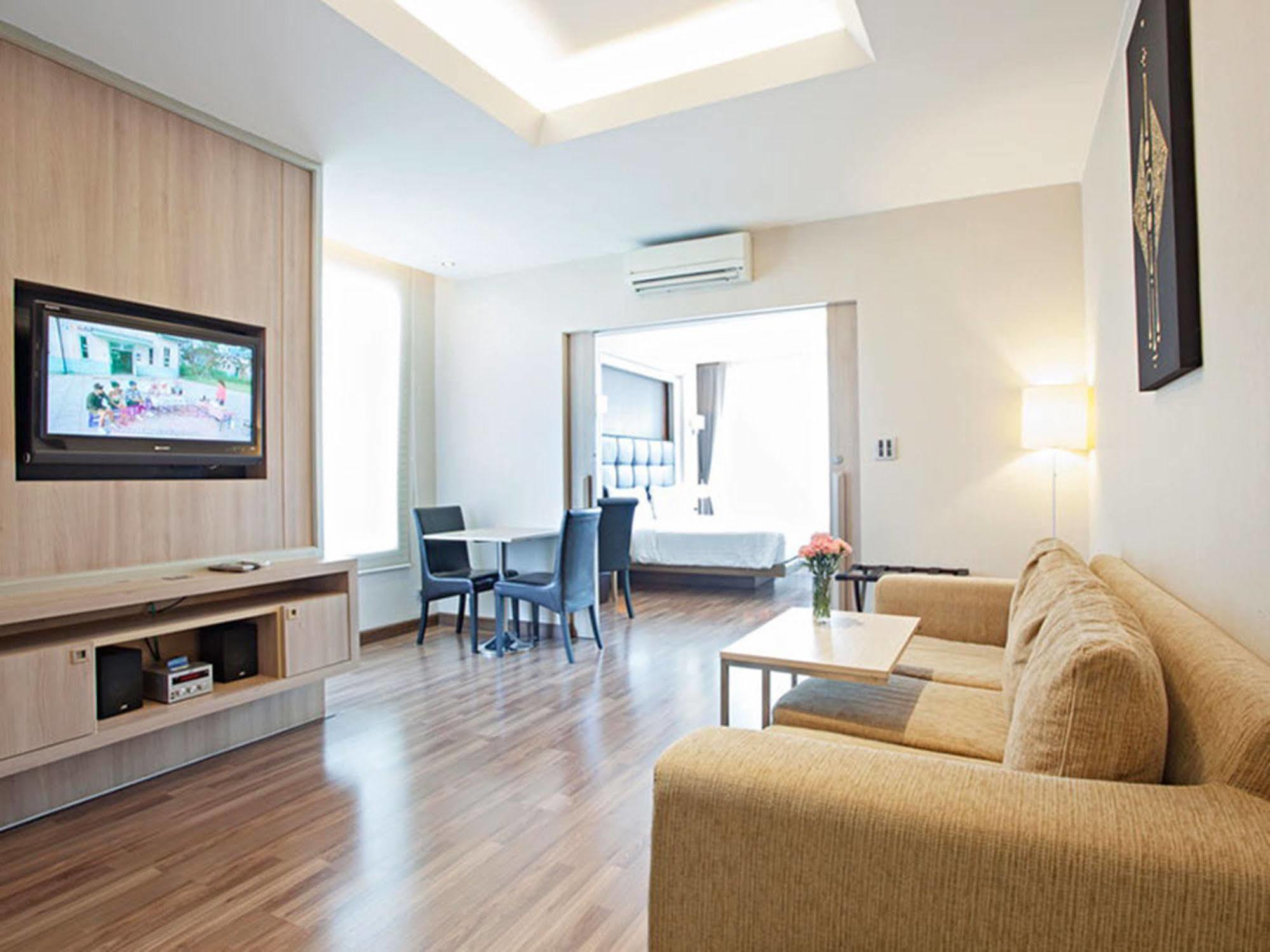 V Residence Bangkok Luaran gambar