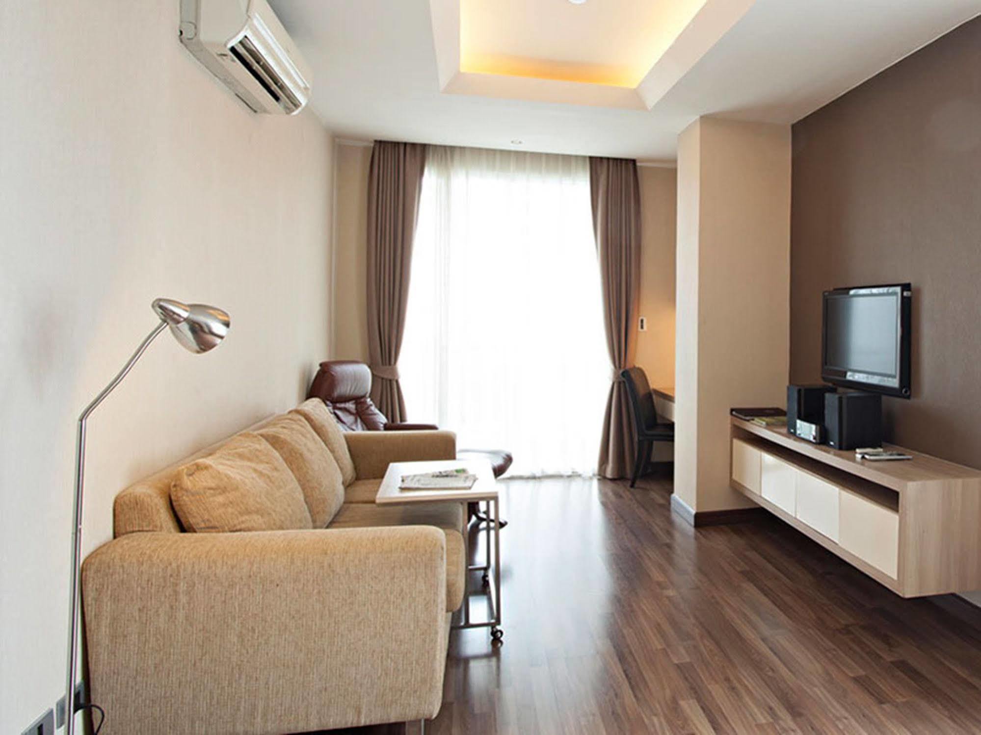V Residence Bangkok Luaran gambar