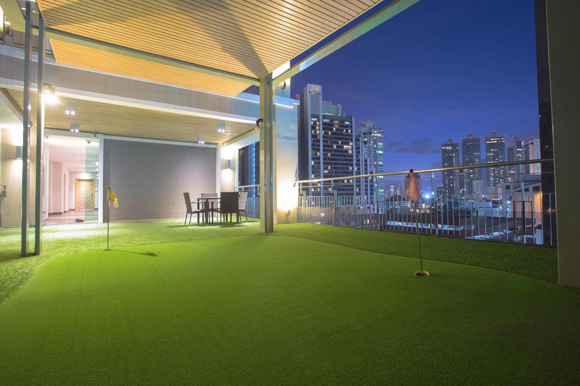 V Residence Bangkok Luaran gambar