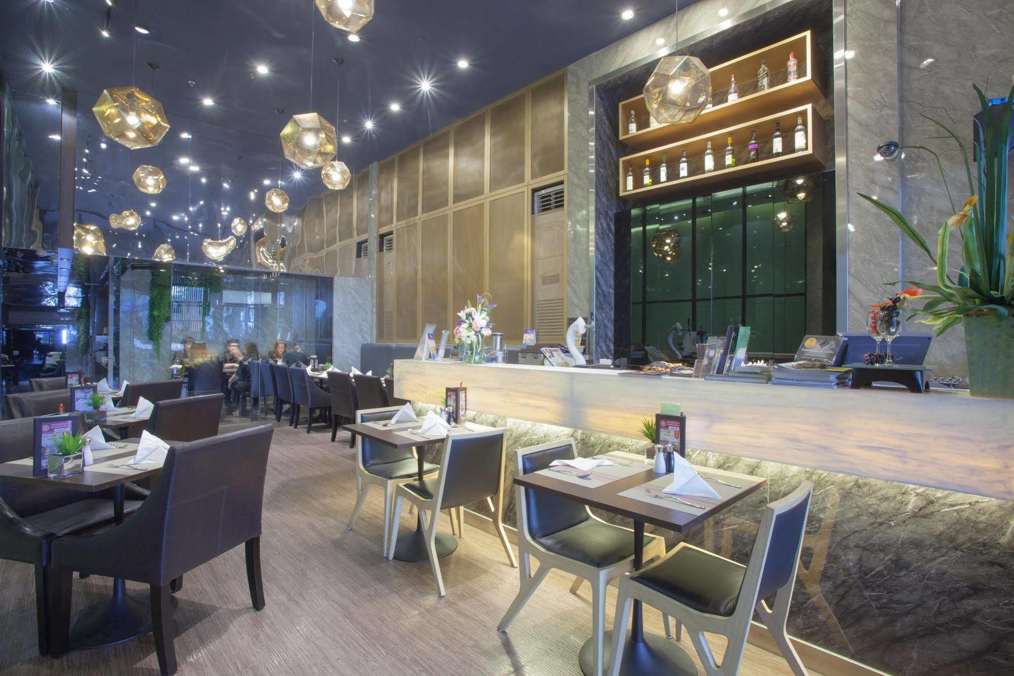 V Residence Bangkok Luaran gambar