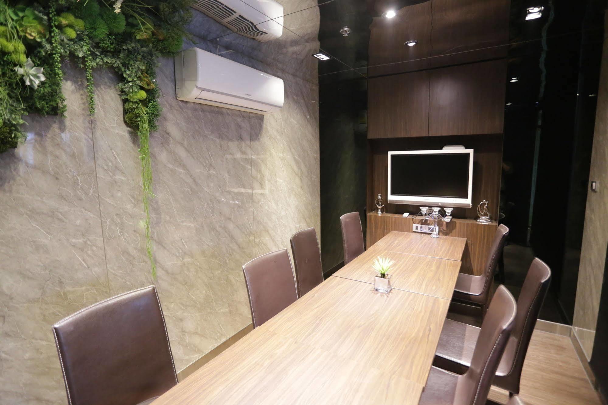 V Residence Bangkok Luaran gambar