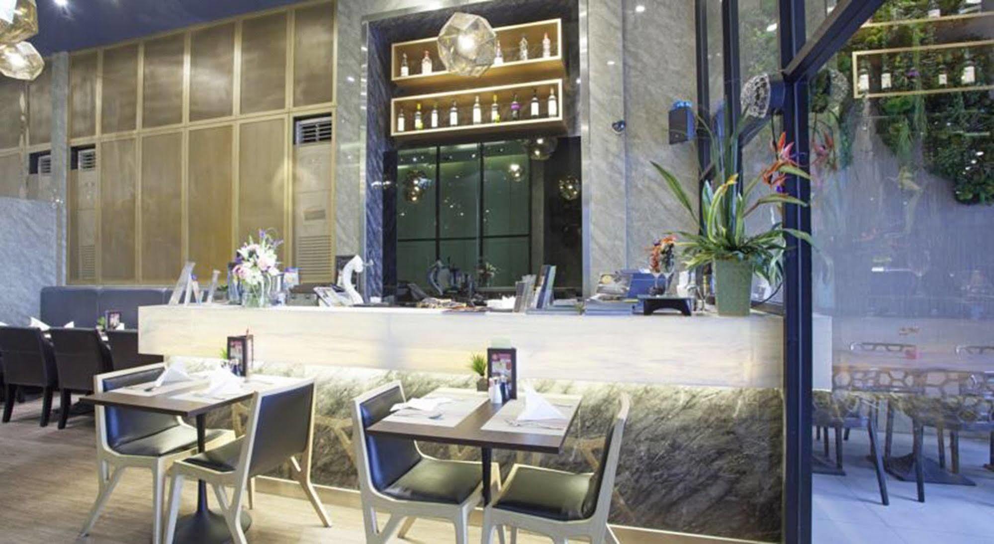 V Residence Bangkok Luaran gambar