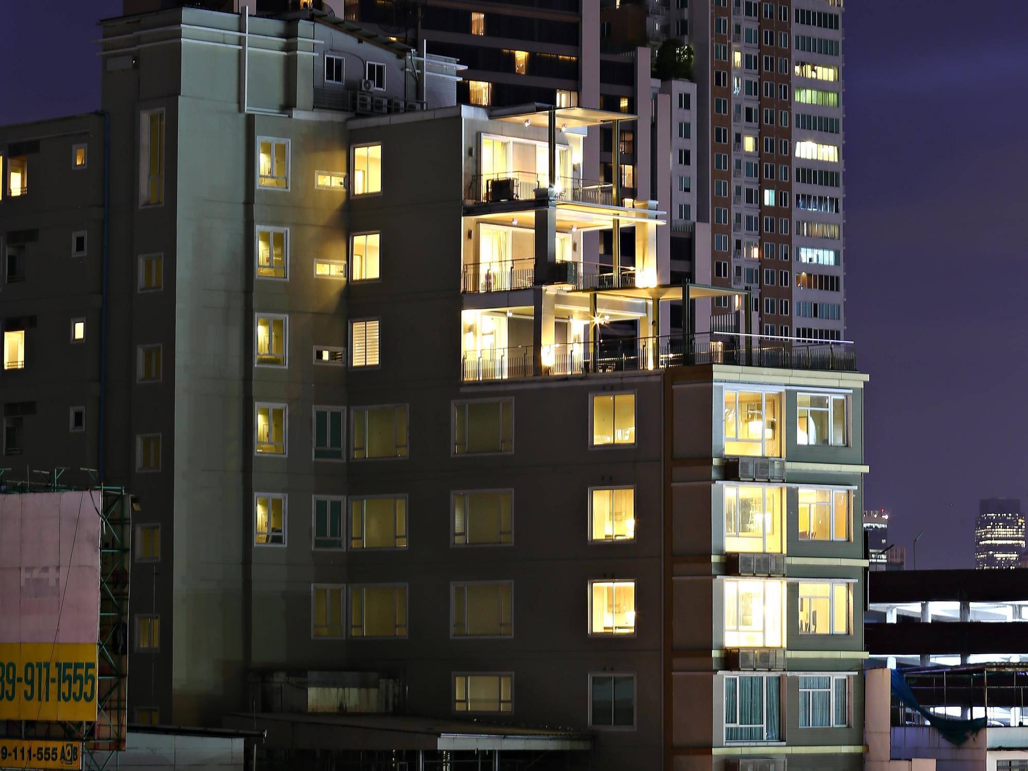 V Residence Bangkok Luaran gambar