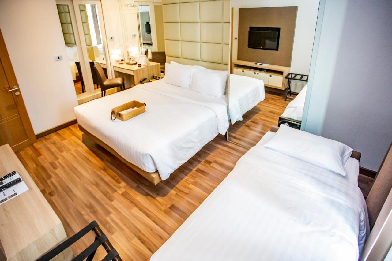 V Residence Bangkok Luaran gambar